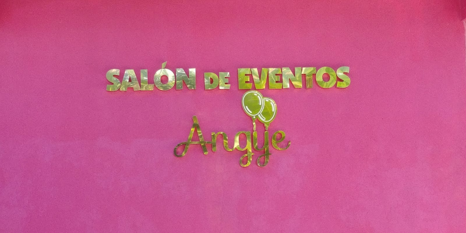 Muro de marca Salón de Eventos Angye