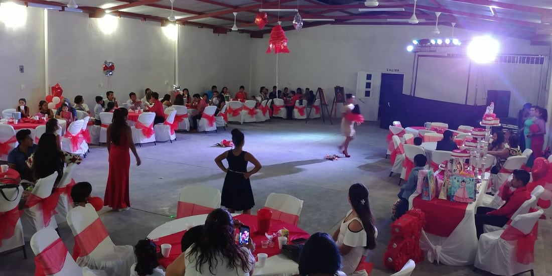 Salón de eventos Angye montado para una celebración en Cacahoatán